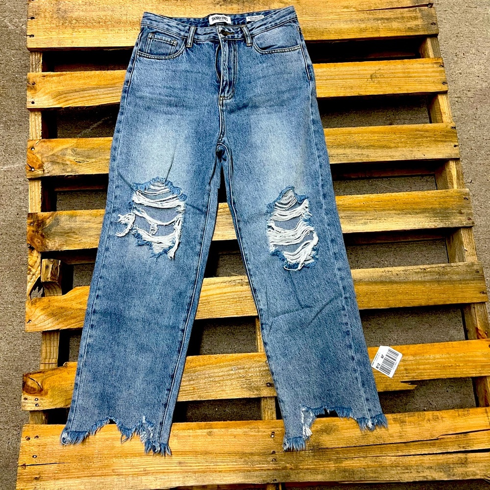 Distressed baggy jeans, frayed bottoms